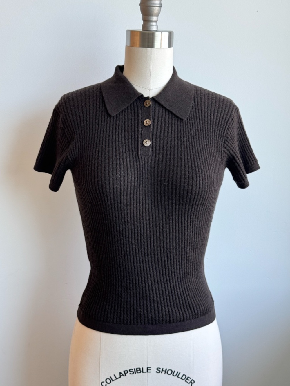 Guest in Residence - Shrunken knitted polo top - Cashmere Dark brown